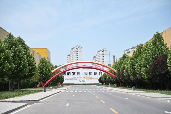 1XBET官网与郑州大学——校企合作携手共赢